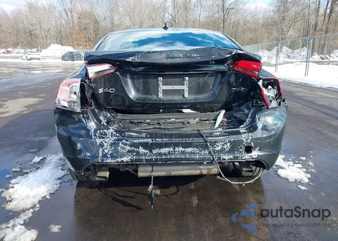 2018 Volvo S60 Inscription T5 Platinum z USA, uszkodzony, nr VIN LYV402TM1JB158640